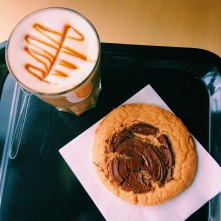 Café vanille et cookie au Nutella